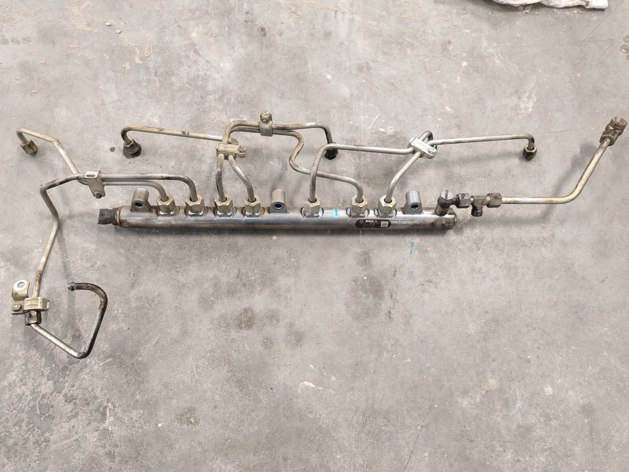 MAN TGS TGX EURO 6 / D2676LF / FUEL RAIL / 51103116077 - Fuel system: picture 2 MAN TGS TGX EURO 6 / D2676LF / FUEL RAIL / 51103116077 - Fuel system: picture 2