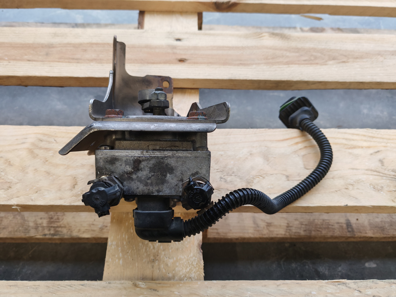 MAN TGX TGS EURO 6 / D2676 LF51 / EGR VALVE / 5846R232 - EGR cooler: picture 4 MAN TGX TGS EURO 6 / D2676 LF51 / EGR VALVE / 5846R232 - EGR cooler: picture 4