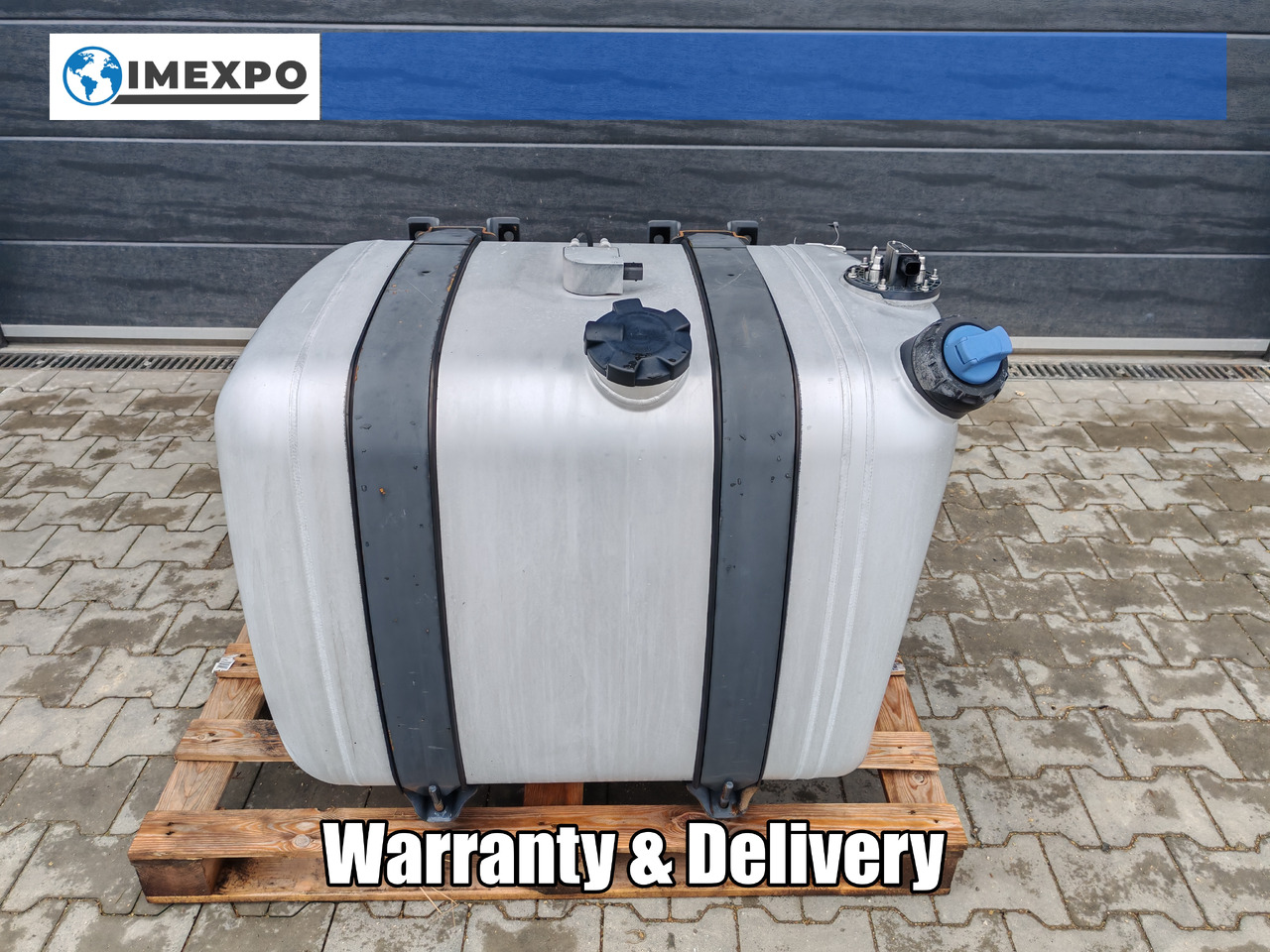 MERCEDES-BENZ ACTROS MP4 / FUEL & ADBLUE TANK / 300L - Fuel tank: picture 1 MERCEDES-BENZ ACTROS MP4 / FUEL & ADBLUE TANK / 300L - Fuel tank: picture 1