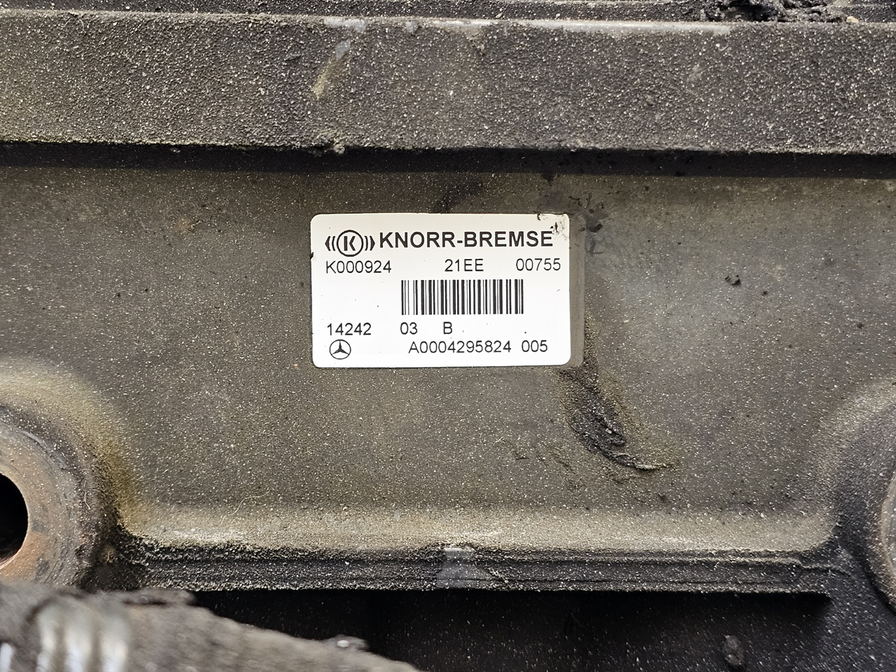 MERCEDES-BENZ ACTROS MP4 / REAR EBS VALVE / A0004295824 / K000924 - Brake valve: picture 2 MERCEDES-BENZ ACTROS MP4 / REAR EBS VALVE / A0004295824 / K000924 - Brake valve: picture 2