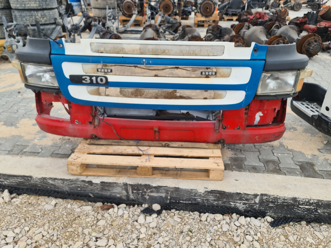 SCANIA P / BUMPER STEPS LAMPS SET / WORLDWIDE DELIVERY - Bumper: picture 1 SCANIA P / BUMPER STEPS LAMPS SET / WORLDWIDE DELIVERY - Bumper: picture 1