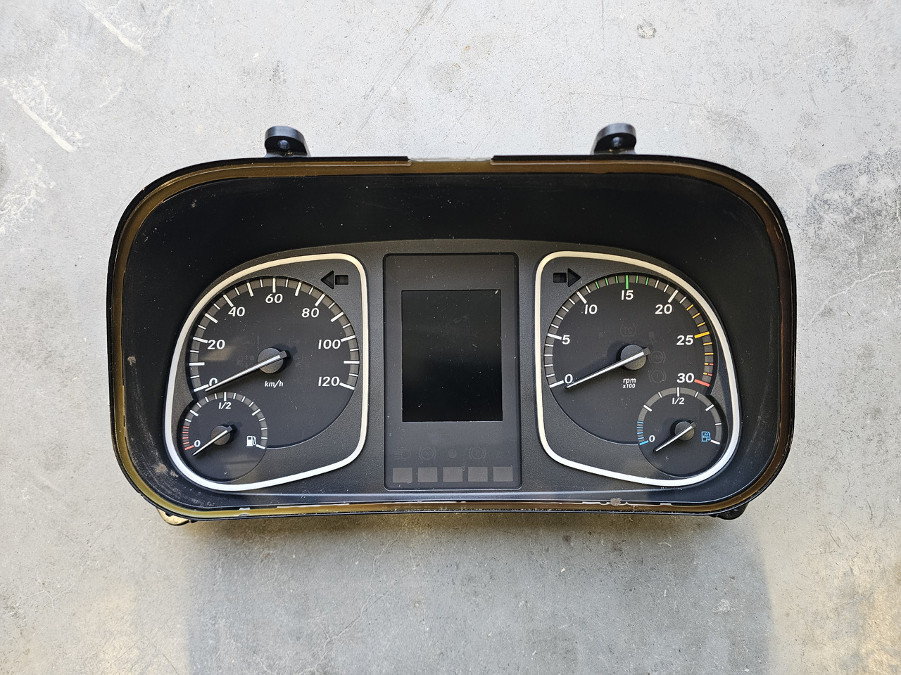 MERCEDES-BENZ ATEGO EURO 6 / DASHBOARD COUNTER / A9674464321 ZGS-001 - Spare parts: picture 2 MERCEDES-BENZ ATEGO EURO 6 / DASHBOARD COUNTER / A9674464321 ZGS-001 - Spare parts: picture 2