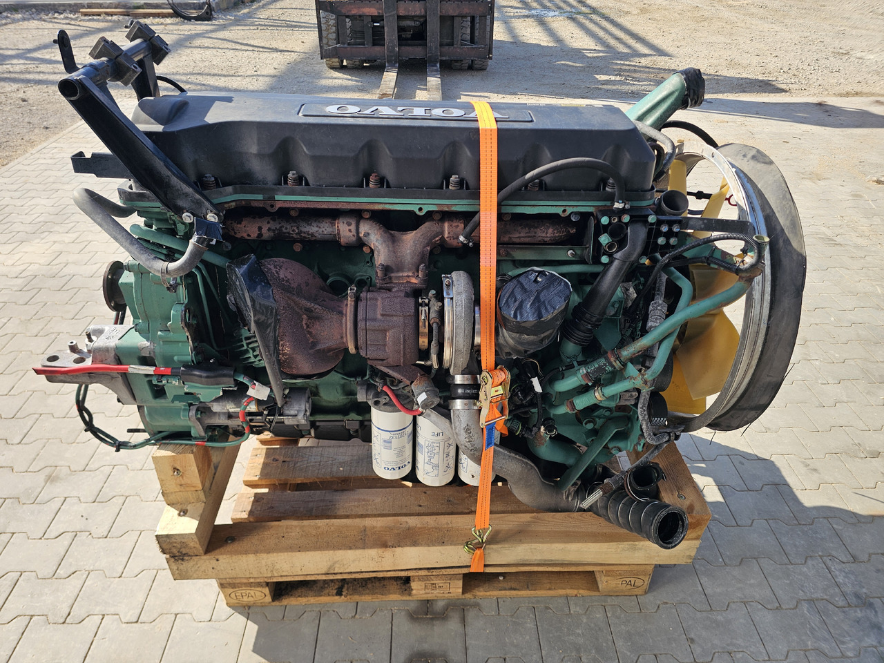 VOLVO FM / D11C 410 EEV / COMPLETE ENGINE - Engine: picture 4 VOLVO FM / D11C 410 EEV / COMPLETE ENGINE - Engine: picture 4
