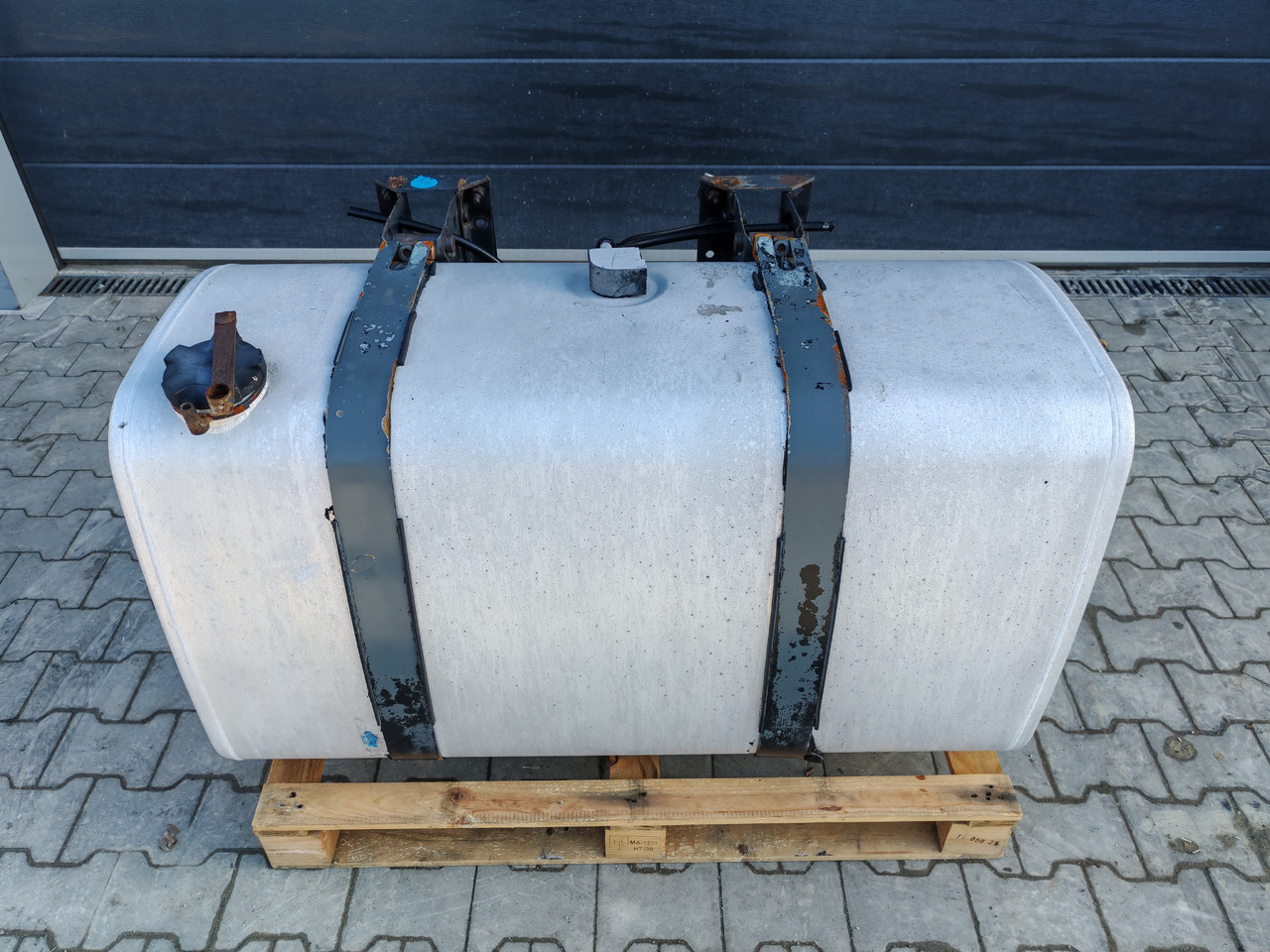 VOLVO RENAULT / ALU FUEL TANK / 125x69x71 / 510L / 21821397 - Fuel tank: picture 2 VOLVO RENAULT / ALU FUEL TANK / 125x69x71 / 510L / 21821397 - Fuel tank: picture 2