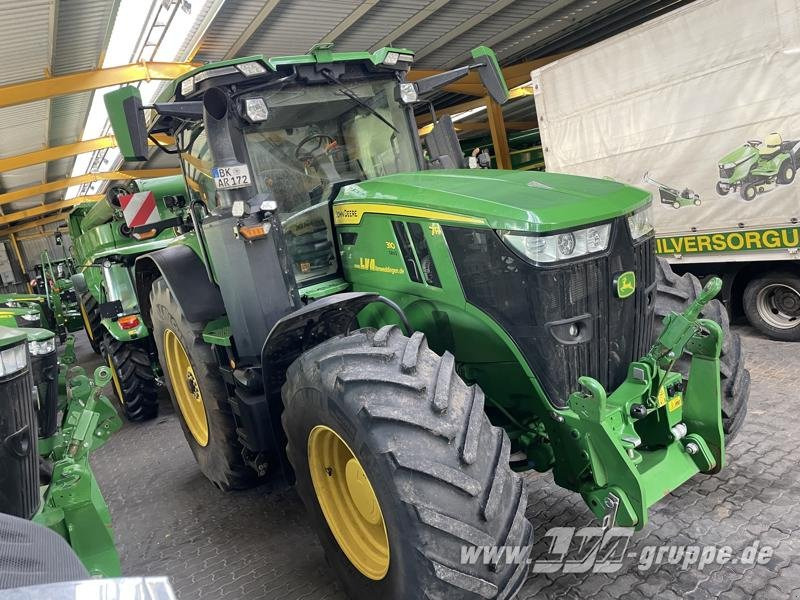 John Deere 7R 310 - Farm tractor: picture 2 John Deere 7R 310 - Farm tractor: picture 2