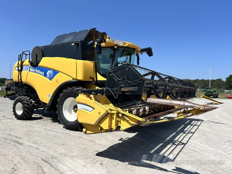 New Holland CX8080 4wd - Combine harvester: picture 1 New Holland CX8080 4wd - Combine harvester: picture 1