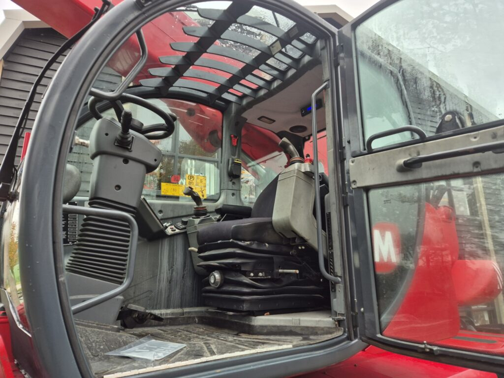 Telescopic handler MAGNI RTH 5.25 SH: picture 8