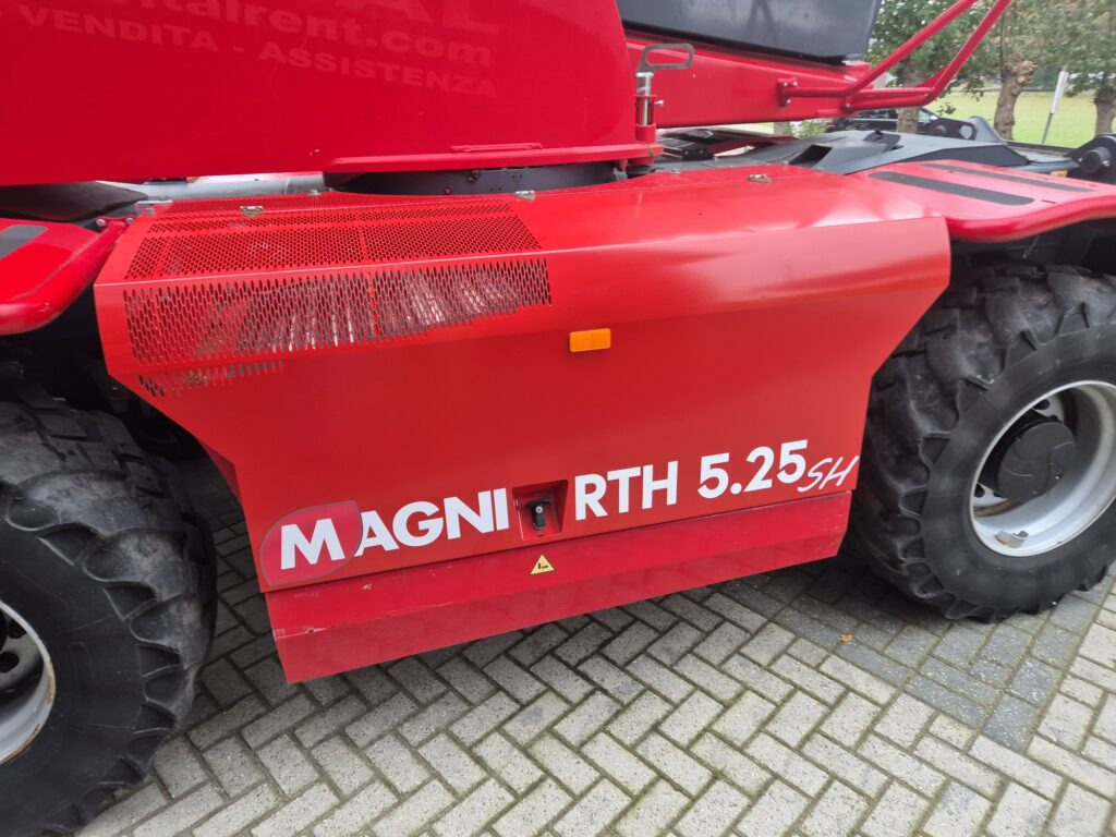 Telescopic handler MAGNI RTH 5.25 SH: picture 6