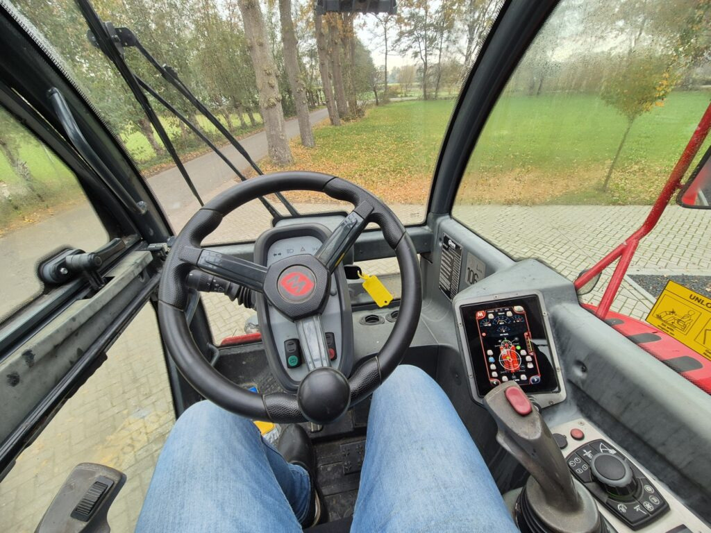 Telescopic handler MAGNI RTH 5.25 SH: picture 13