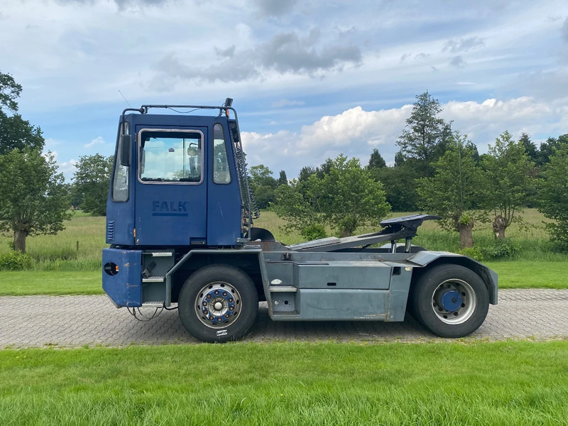 Sisu E TRX 182 | HYDROLIC | CENTRAL LUBRIGATION | NO RUST !!! - Terminal tractor: picture 4 Sisu E TRX 182 | HYDROLIC | CENTRAL LUBRIGATION | NO RUST !!! - Terminal tractor: picture 4