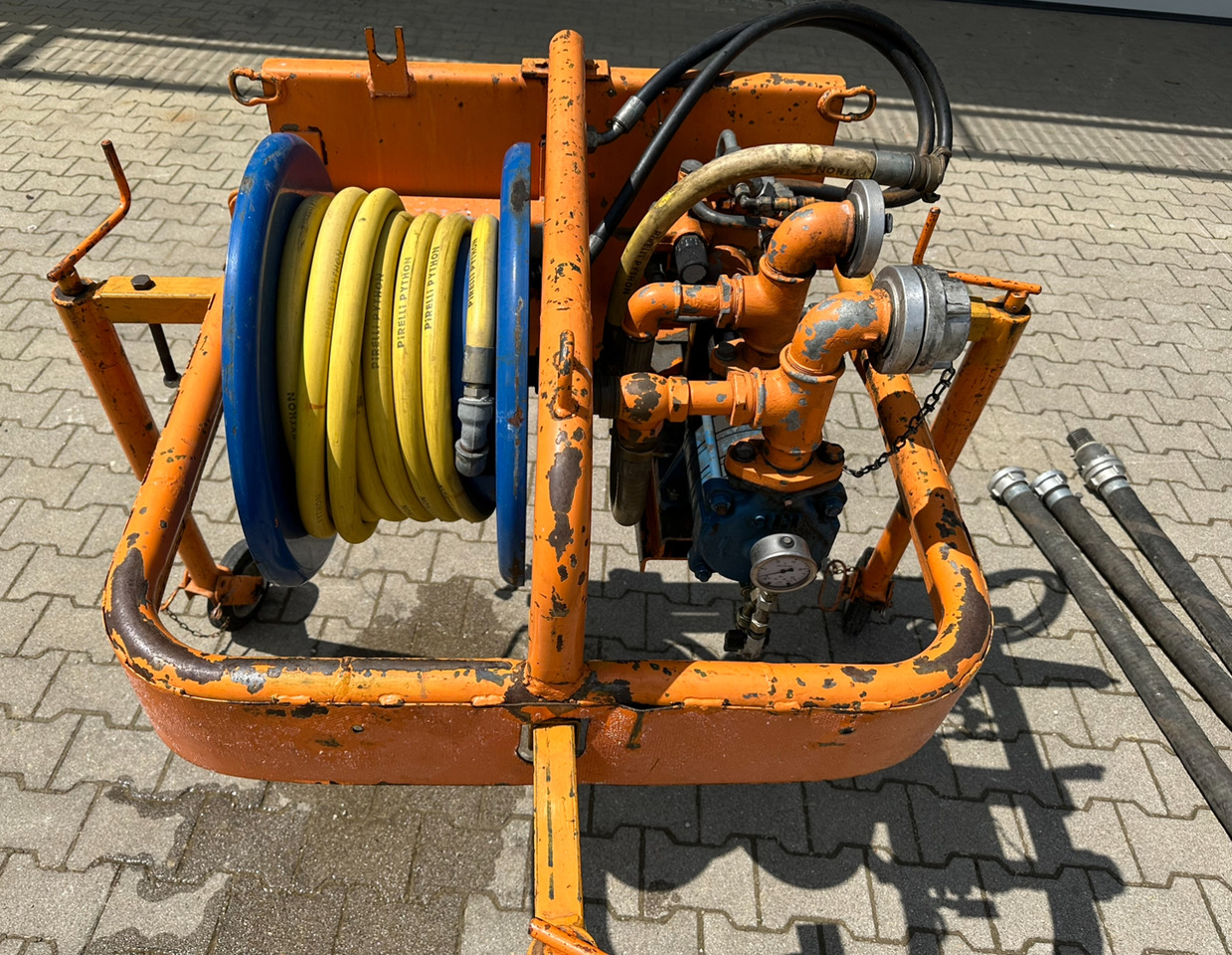 Unimog Frontanbauwasserpumpe Deu. hyd. - Water pump: picture 2 Unimog Frontanbauwasserpumpe Deu. hyd. - Water pump: picture 2