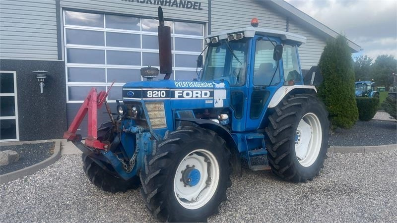 Ford 8210 Force II Med frontlift  - Farm tractor: picture 2 Ford 8210 Force II Med frontlift  - Farm tractor: picture 2
