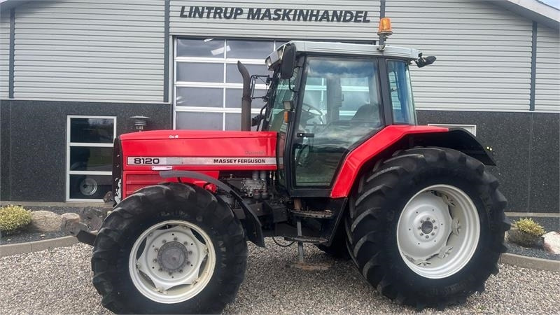 Massey Ferguson 8120 DYNA 4 Med frontlift - Farm tractor: picture 1 Massey Ferguson 8120 DYNA 4 Med frontlift - Farm tractor: picture 1