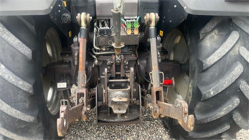 Massey Ferguson 8120 DYNA 4 Med frontlift - Farm tractor: picture 5 Massey Ferguson 8120 DYNA 4 Med frontlift - Farm tractor: picture 5