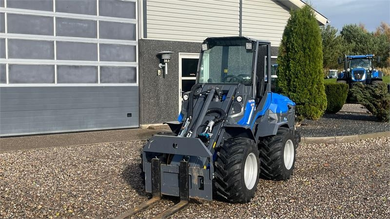 Leasing of Multione 11.6 k Med pallegafler og multiskovl Multione 11.6 k Med pallegafler og multiskovl: picture 8 Leasing of Multione 11.6 k Med pallegafler og multiskovl Multione 11.6 k Med pallegafler og multiskovl: picture 8