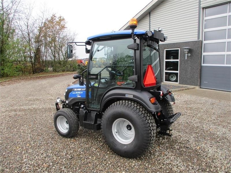 Solis 26 HST Med kabine, Turf dæk og frontlift - Farm tractor: picture 3 Solis 26 HST Med kabine, Turf dæk og frontlift - Farm tractor: picture 3