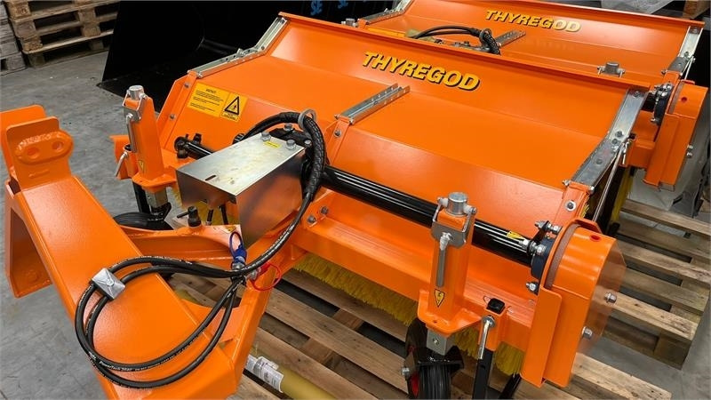 Thyregod TK 1600 PTO, med hydraulisk sving. - Broom: picture 1 Thyregod TK 1600 PTO, med hydraulisk sving. - Broom: picture 1