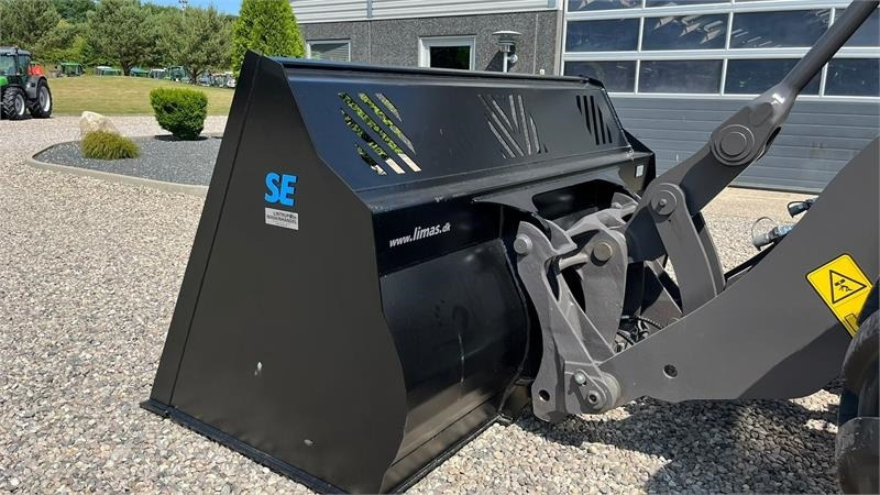 Volvo 4m3 skovl med Volvo beslag på. Den er 2.75m bred  - Wheel loader: picture 4 Volvo 4m3 skovl med Volvo beslag på. Den er 2.75m bred  - Wheel loader: picture 4