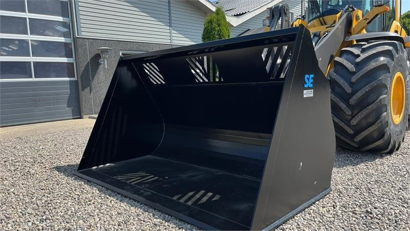 Volvo 4m3 skovl med Volvo beslag på. Den er 2.75m bred  - Wheel loader: picture 2 Volvo 4m3 skovl med Volvo beslag på. Den er 2.75m bred  - Wheel loader: picture 2