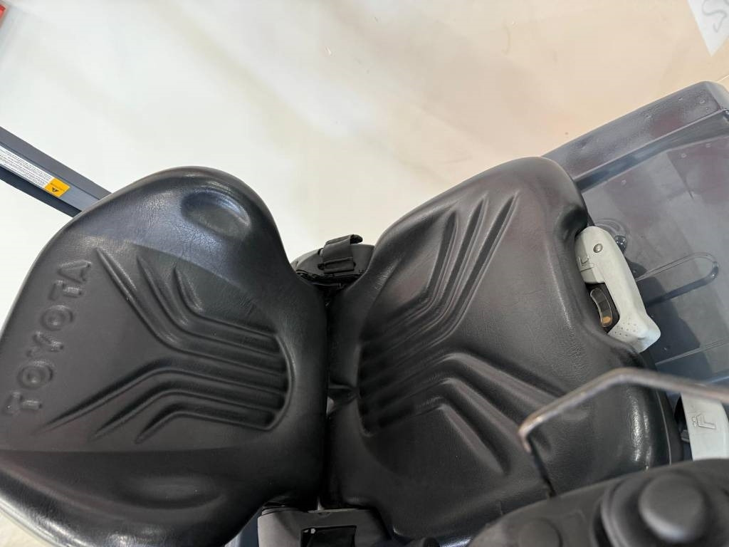 Toyota 11032 - 8FBM16T - Electric forklift: picture 4 Toyota 11032 - 8FBM16T - Electric forklift: picture 4