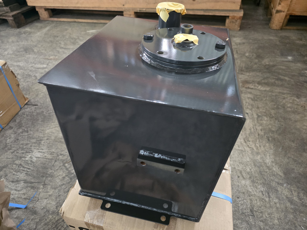 Case 31MJ-01016CG - 31MJ-01016 - Hydraulic tank for Construction machinery: picture 1 Case 31MJ-01016CG - 31MJ-01016 - Hydraulic tank for Construction machinery: picture 1