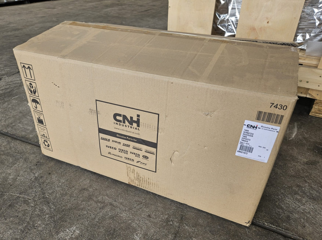 Case KRH21072 - Fuel tank for Construction machinery: picture 4 Case KRH21072 - Fuel tank for Construction machinery: picture 4