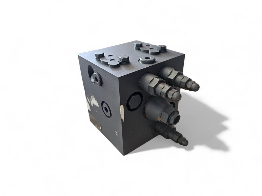 Case ND136679 - 4-9540000178 - Hydraulic valve for Construction machinery: picture 2 Case ND136679 - 4-9540000178 - Hydraulic valve for Construction machinery: picture 2