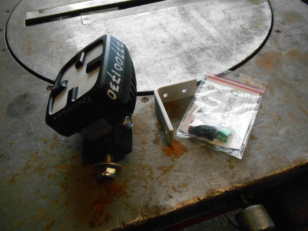 Caterpillar 1706944 - - Lights/ Lighting for Construction machinery: picture 2 Caterpillar 1706944 - - Lights/ Lighting for Construction machinery: picture 2