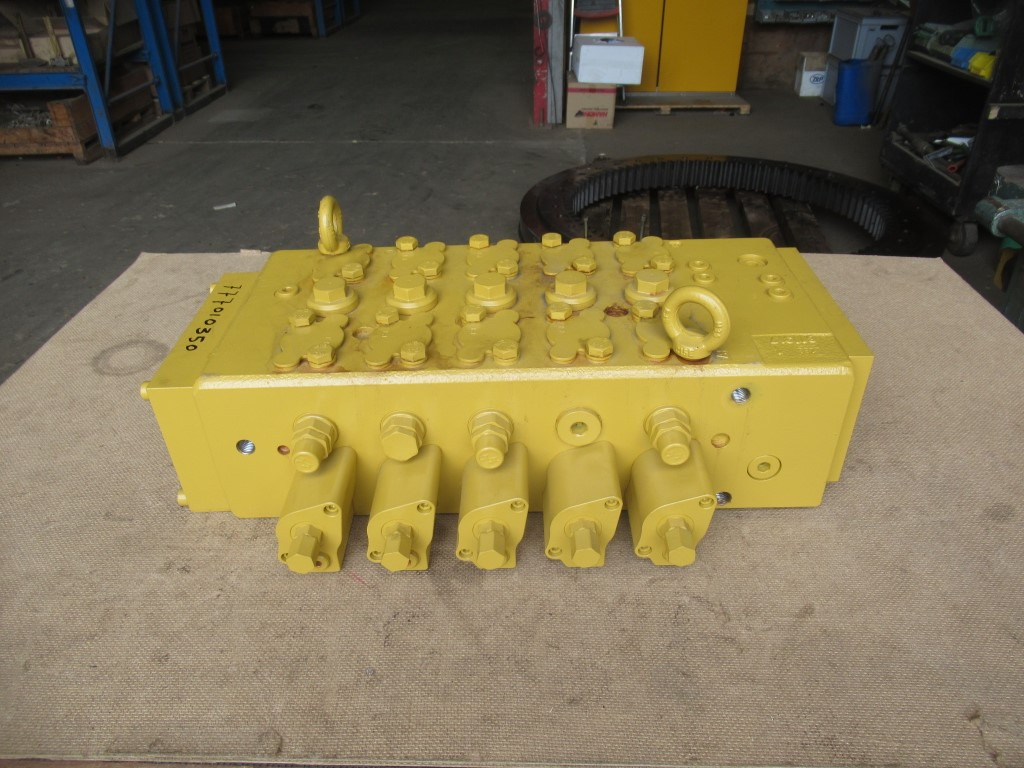 Caterpillar 3969645 - Hydraulic valve for Construction machinery: picture 1 Caterpillar 3969645 - Hydraulic valve for Construction machinery: picture 1