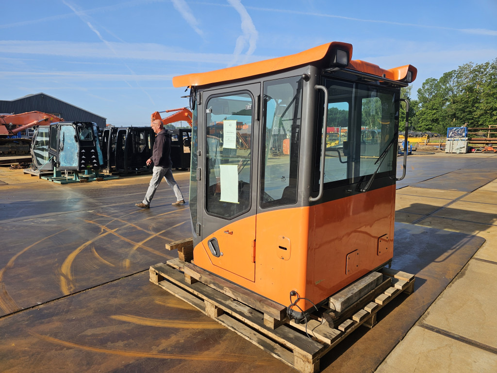 Doosan 220101-00229T - Cab for Construction machinery: picture 5 Doosan 220101-00229T - Cab for Construction machinery: picture 5
