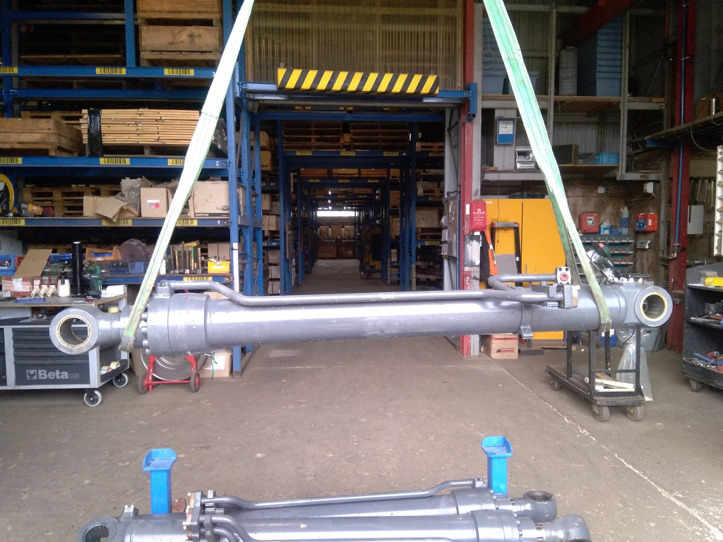 Doosan 400309-00550G - 400309-00551 - Hydraulic cylinder for Construction machinery: picture 1 Doosan 400309-00550G - 400309-00551 - Hydraulic cylinder for Construction machinery: picture 1