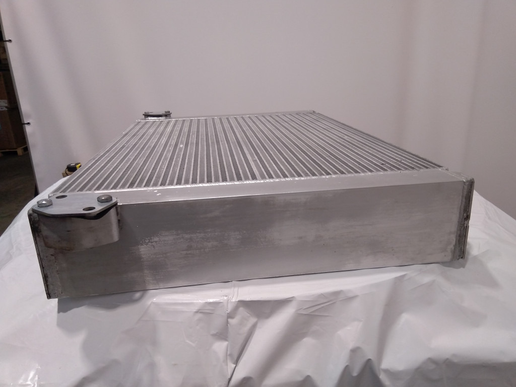 Hitachi 4682425 - Oil cooler for Construction machinery: picture 2 Hitachi 4682425 - Oil cooler for Construction machinery: picture 2