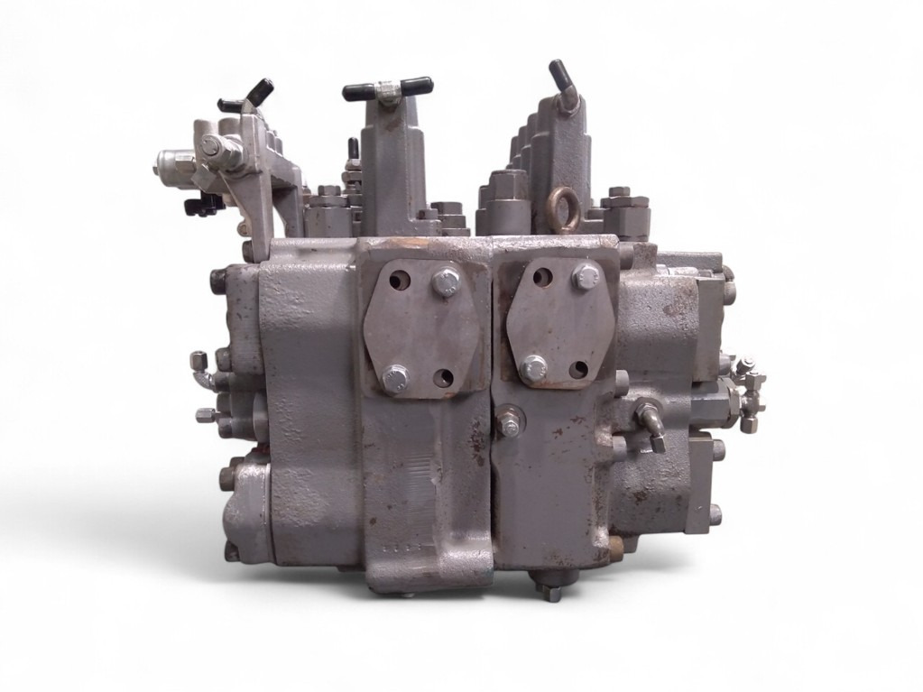 Hitachi 4713088 - UB36-107 - Hydraulic valve for Construction machinery: picture 2 Hitachi 4713088 - UB36-107 - Hydraulic valve for Construction machinery: picture 2