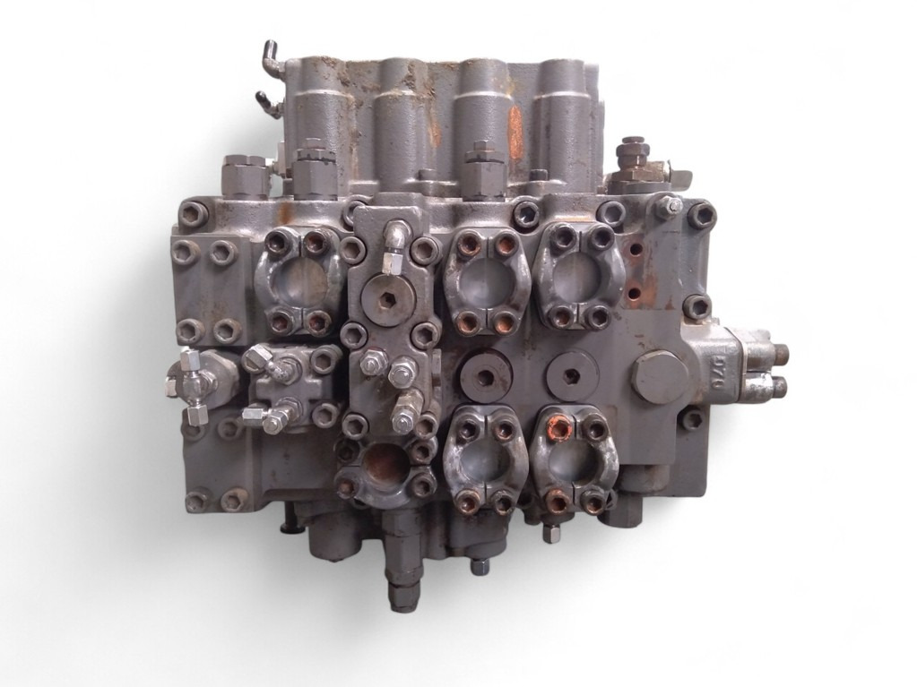 Hitachi 4713088 - UB36-107 - Hydraulic valve for Construction machinery: picture 1 Hitachi 4713088 - UB36-107 - Hydraulic valve for Construction machinery: picture 1