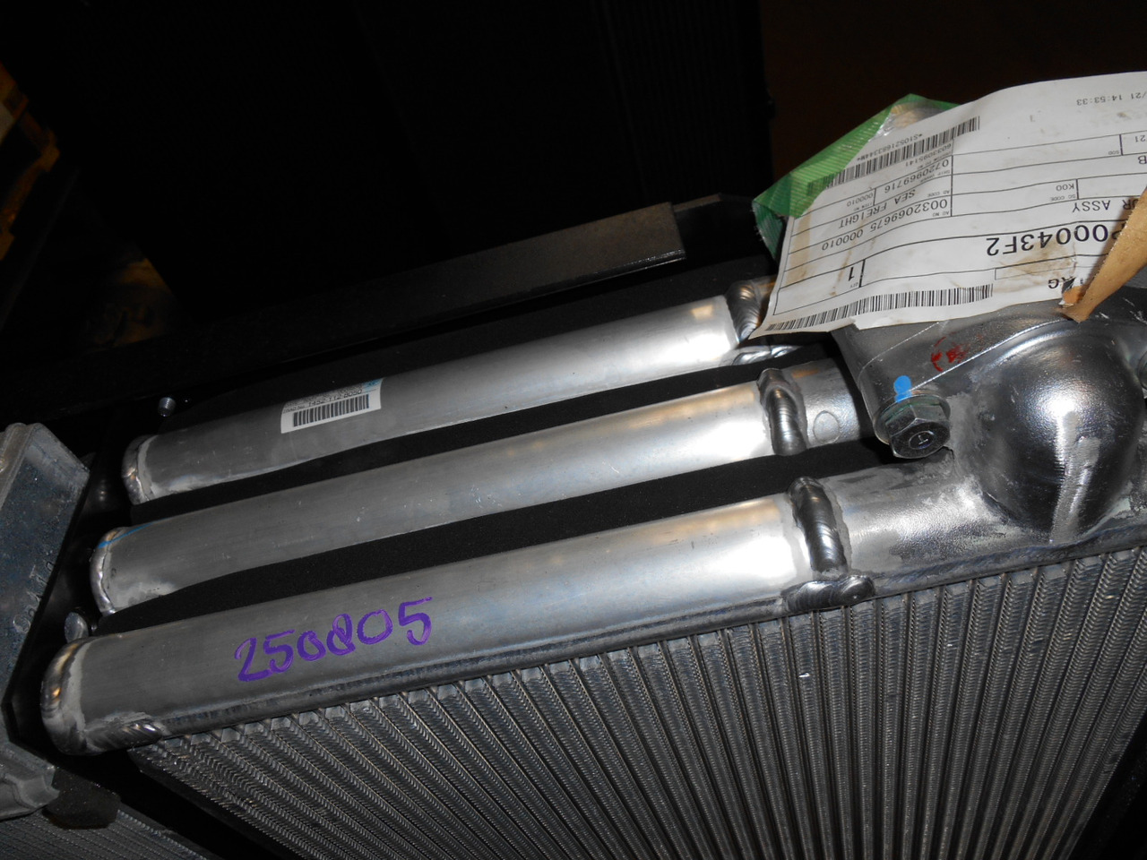 Kobelco LC05P00043F2 - LC05P00043S002 - Oil cooler for Construction machinery: picture 2 Kobelco LC05P00043F2 - LC05P00043S002 - Oil cooler for Construction machinery: picture 2