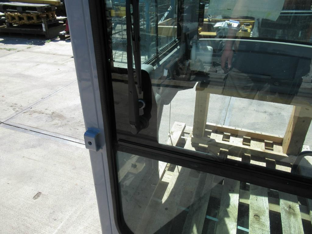 Kobelco LCMC-FK15 - 72271210 - Cab for Construction machinery: picture 5 Kobelco LCMC-FK15 - 72271210 - Cab for Construction machinery: picture 5