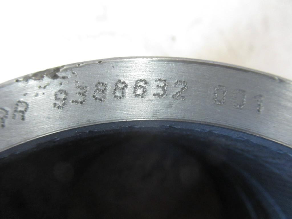 Liebherr 9388632 001 - - Piston/ Ring/ Bushing for Construction machinery: picture 3 Liebherr 9388632 001 - - Piston/ Ring/ Bushing for Construction machinery: picture 3
