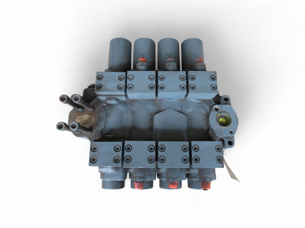 New Holland 1771467 - 1793858 - Hydraulic valve for Construction machinery: picture 1 New Holland 1771467 - 1793858 - Hydraulic valve for Construction machinery: picture 1