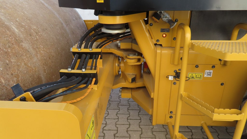 Compactor Caterpillar CS 56 B: picture 13