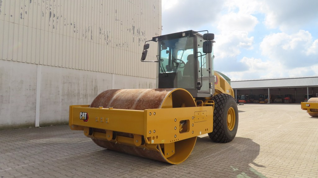 Compactor Caterpillar CS66B: picture 6