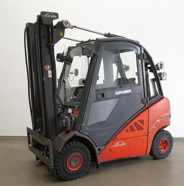 Linde H 25 T 392 - LPG forklift: picture 1 Linde H 25 T 392 - LPG forklift: picture 1