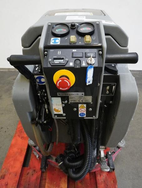 TENNANT Reinigungsgerät - Industrial sweeper: picture 3 TENNANT Reinigungsgerät - Industrial sweeper: picture 3