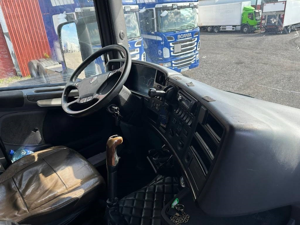 Scania R420LB6X24MNA serie 0746 - Box truck: picture 2 Scania R420LB6X24MNA serie 0746 - Box truck: picture 2