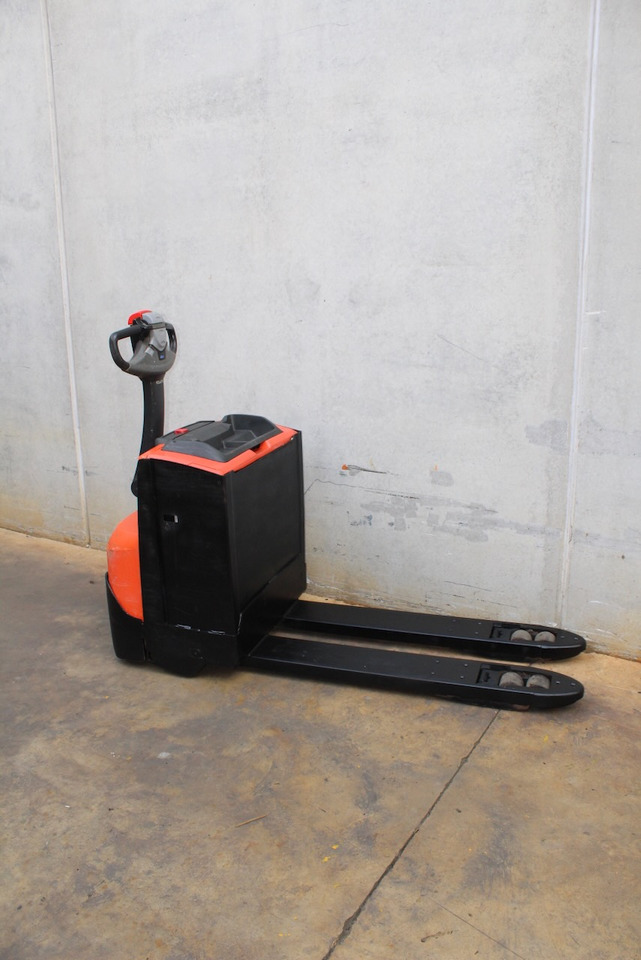 BT LWE 200 - Pallet truck: picture 4 BT LWE 200 - Pallet truck: picture 4