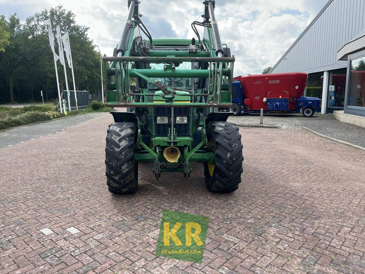 Farm tractor 6110 John Deere: picture 15
