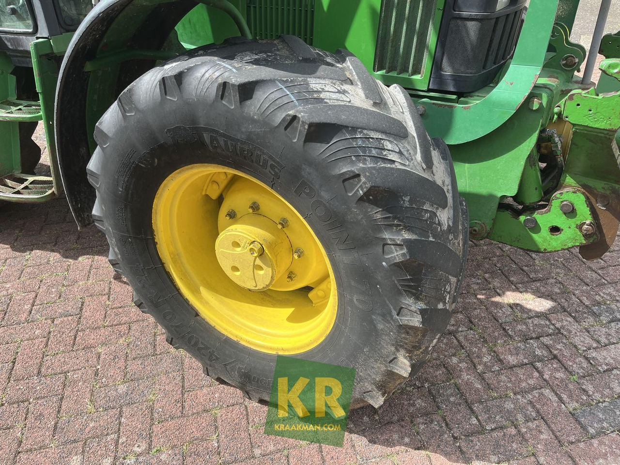 Farm tractor 6110 John Deere: picture 16