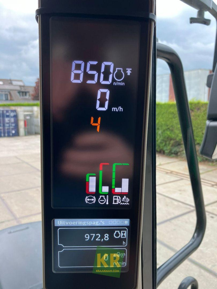 6155M John Deere  - Farm tractor: picture 1 6155M John Deere  - Farm tractor: picture 1