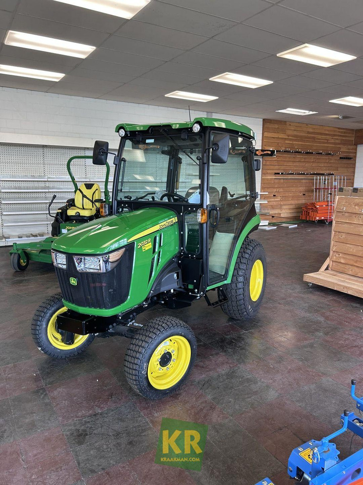 John Deere 2032R - Compact tractor: picture 1 John Deere 2032R - Compact tractor: picture 1