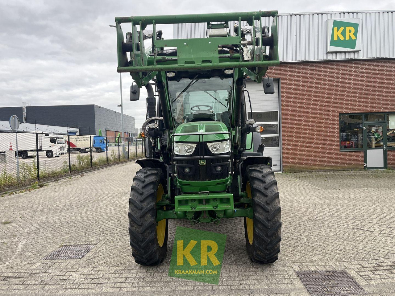 John Deere 6115R - Farm tractor: picture 2 John Deere 6115R - Farm tractor: picture 2