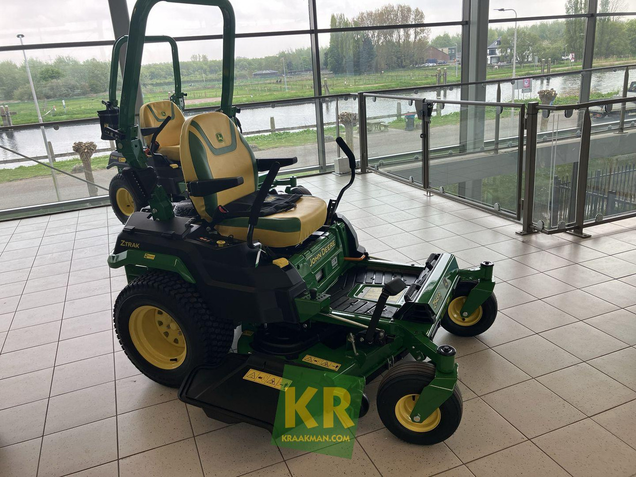 John Deere Z545R - Garden mower: picture 1 John Deere Z545R - Garden mower: picture 1